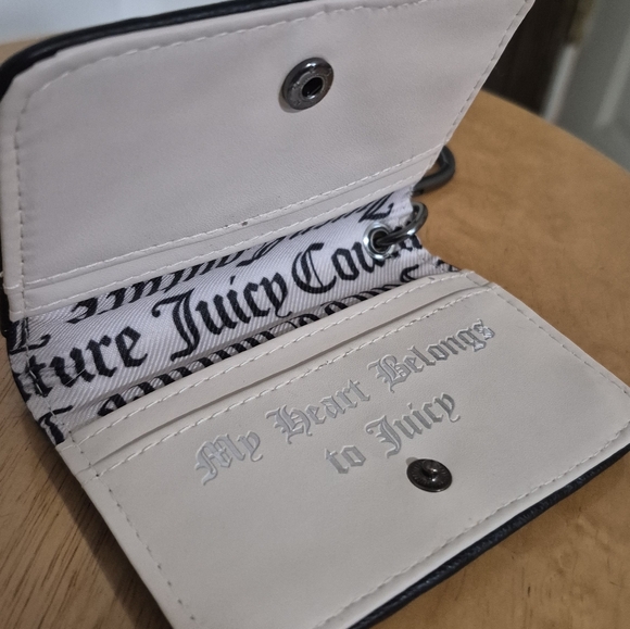 Juicy Couture State Of My Hearr Gray And Black Wallet With Heart Shaped Keychain - Picture 8 of 9